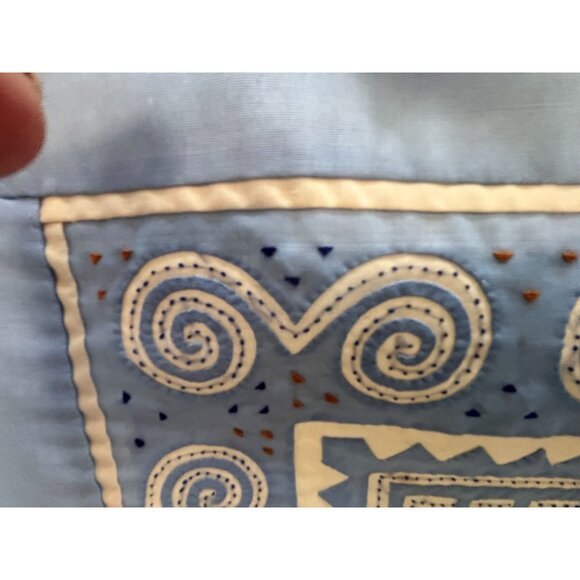 Vintage-Style Handcrafted Embroidered Square Tapestry With Geometric Patterns - Picture 5 of 8